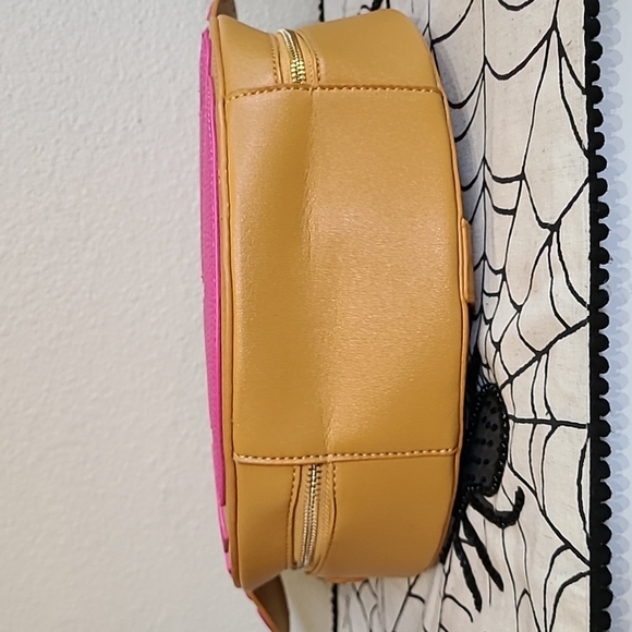 Pink Pan Dulce Handbag - Picture 14 of 14